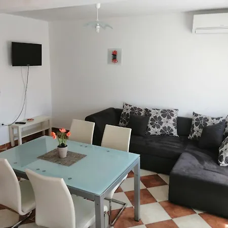 Sanja - 100 Meters To The Apartman Vir