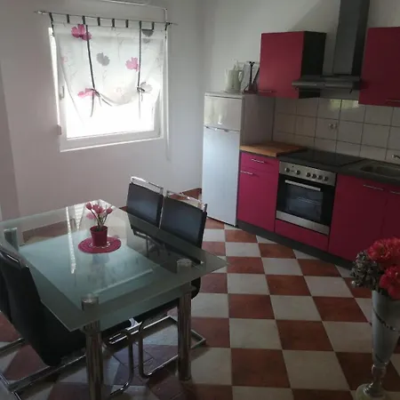 Sanja - 100 Meters To The Apartman *
