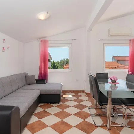 Sanja Apartment *