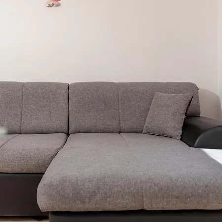 Sanja Apartment Vir