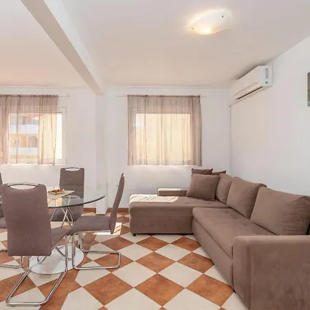 Sanja Apartment Vir