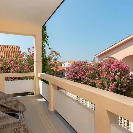 Sanja Apartment Vir