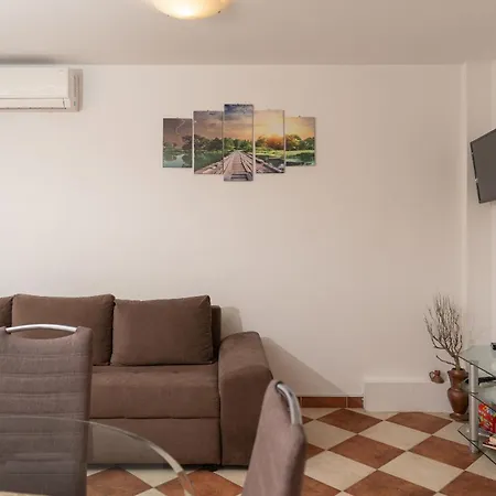 Sanja Apartment *