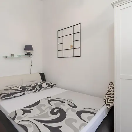 Sanja Apartment Vir