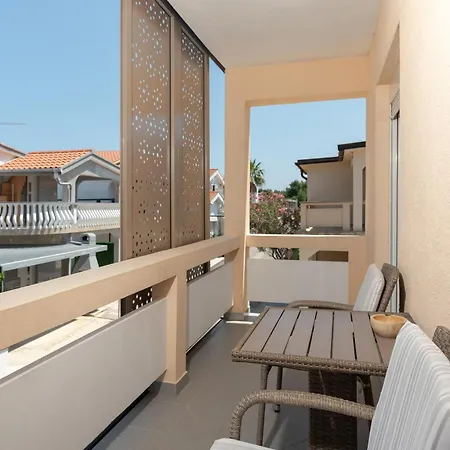 Sanja Apartment *